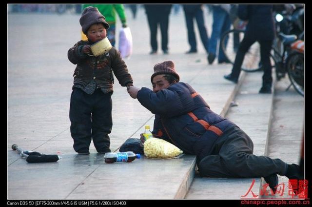 A small Chinese beggar (14 photos)