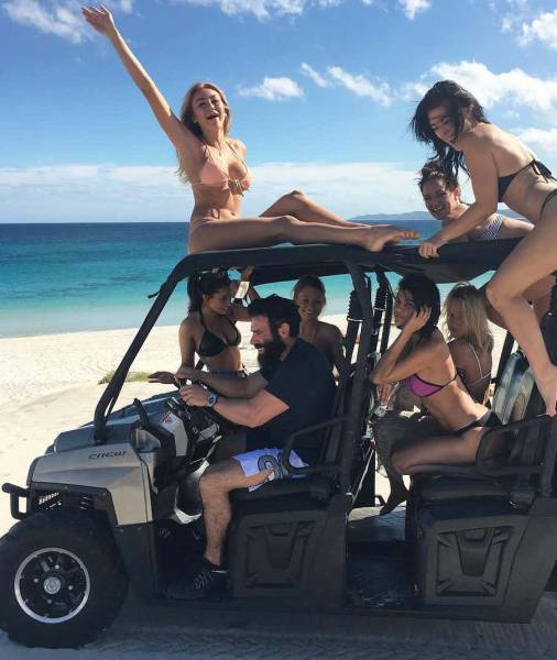 Take A Sneak Peek Into The Crazy Life Of Dan Bilzerian Take A Sneak Peek Into The Crazy Life Of Dan Bilzerian