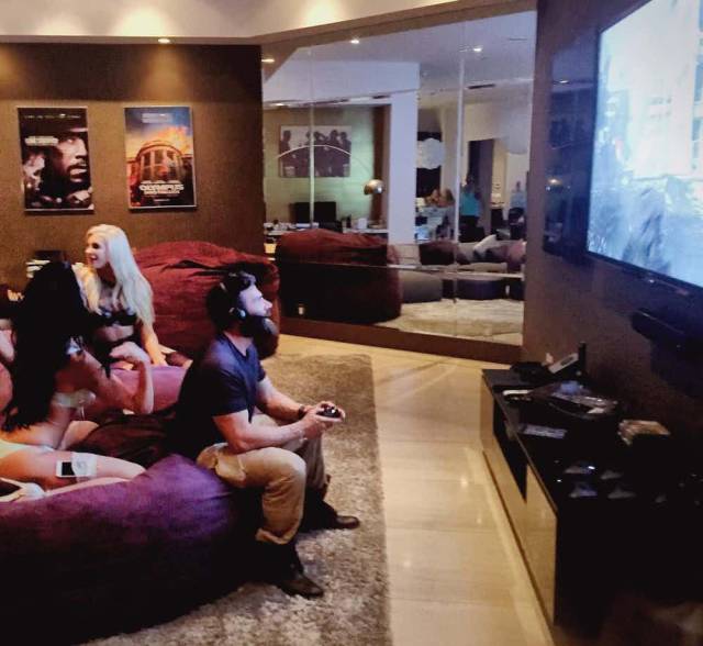Take A Sneak Peek Into The Crazy Life Of Dan Bilzerian Take A Sneak Peek Into The Crazy Life Of Dan Bilzerian