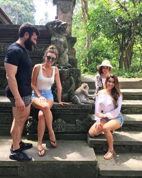 Take A Sneak Peek Into The Crazy Life Of Dan Bilzerian Take A Sneak Peek Into The Crazy Life Of Dan Bilzerian