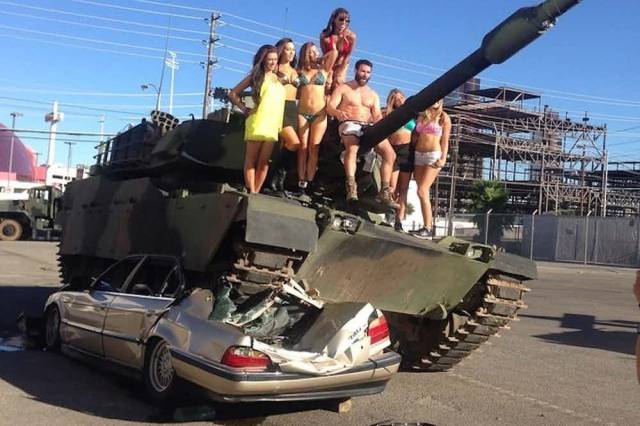 Take A Sneak Peek Into The Crazy Life Of Dan Bilzerian Take A Sneak Peek Into The Crazy Life Of Dan Bilzerian