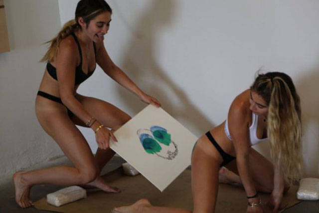 You Can Pay For These Hot Twins To “Sit On Your Face” You Can Pay For These Hot Twins To “Sit On Your Face”