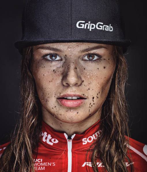 This Dutch Cyclist Beauty Gonna Ride Away With Your Heart This Dutch Cyclist Beauty Gonna Ride Away With Your Heart