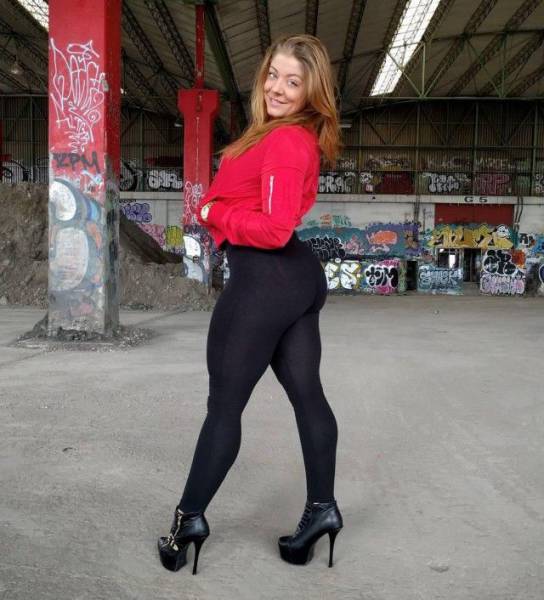 Mia Sand And Her Instagram Photos (16 pics)