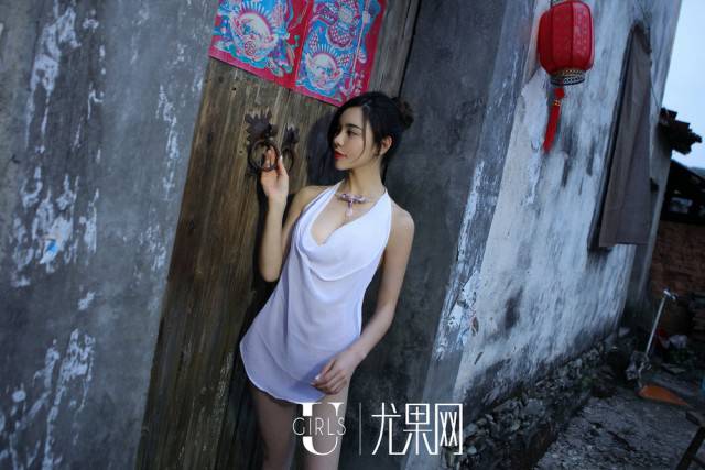 Just Casual Chinese Farmer-Girls Doing Their Daily Routine…