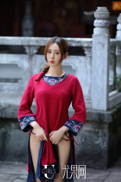 Just Casual Chinese Farmer-Girls Doing Their Daily Routine…