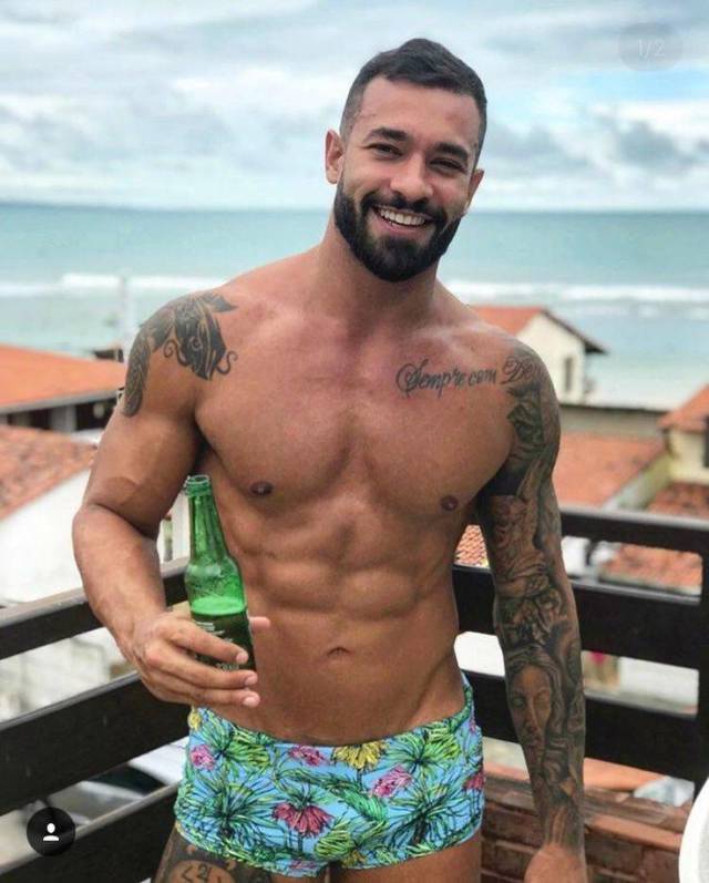 Who Said Only Girls Can Be Sexy?!