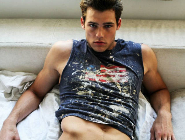 A Shocking Revelation Of How Girls React To Sleazy Pick-Up Lines On Tinder When Those Are Sent By The Hot Guy