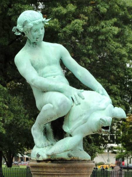 These Statues From Around The World Are Way Too Wrong…