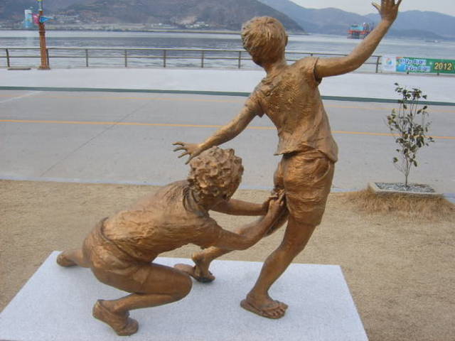 These Statues From Around The World Are Way Too Wrong…