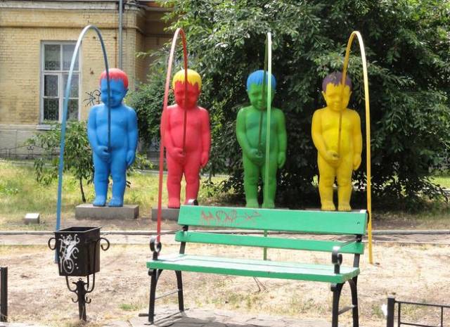 These Statues From Around The World Are Way Too Wrong…