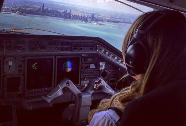 Instagram Female Pilots Are Feeling Good And Share It