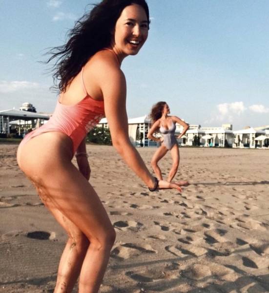 Why Are Goofy Girls So Great?!