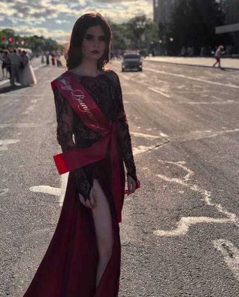 Russian Proms Are Mighty Hot, You Know