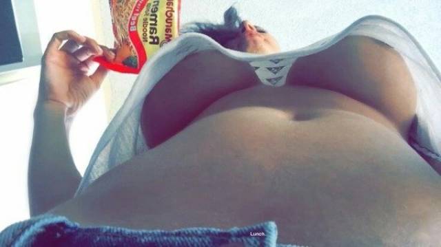 Trigo para el gato - Página 4 Braless_girls_let_their_boobs_hang_free_640_38