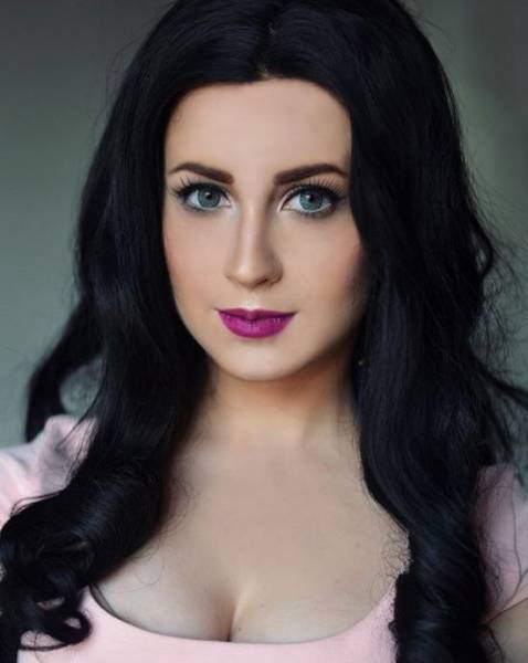 She’s Not Only A Great Makeup Artist, But Also A Fantastic Cosplayer