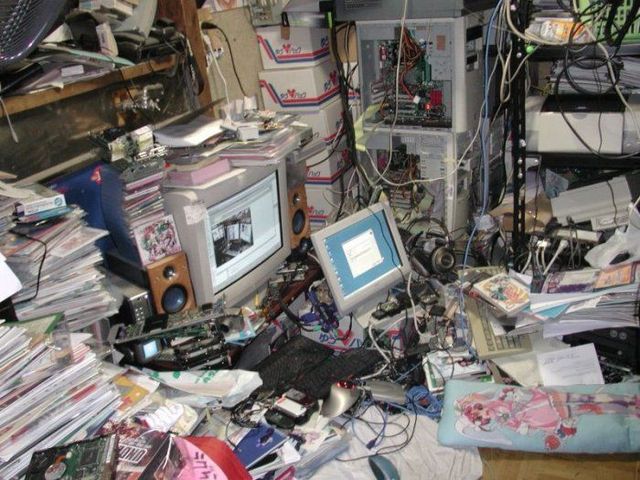 A working place of a sysadmin (3 pics)