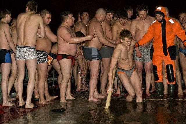 The feast of the Baptism of the Lord in Russia (17 pics)