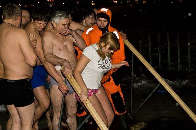 The feast of the Baptism of the Lord in Russia (17 pics)