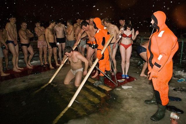 The feast of the Baptism of the Lord in Russia (17 pics)