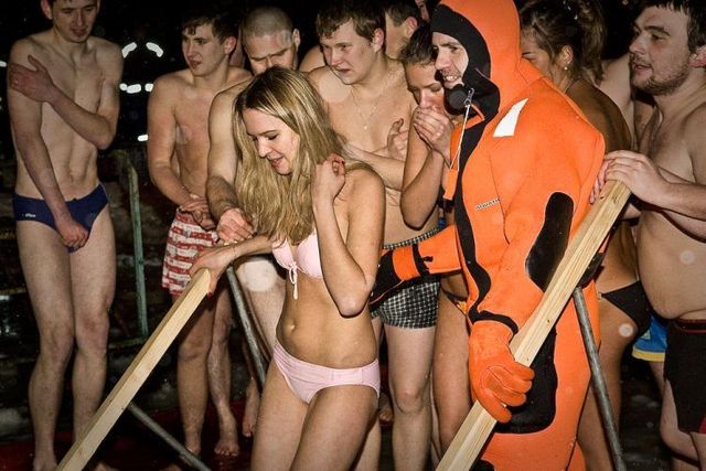 The feast of the Baptism of the Lord in Russia (17 pics)