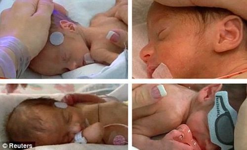 Nadya Suleman and her octuplets (4 pics)