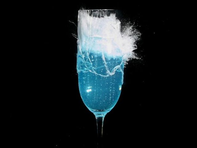 Objects shot while blowing apart (44 pics)