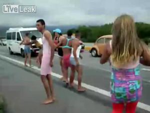 Brazilian transvestite was ran over by a car (2.4 Mb)