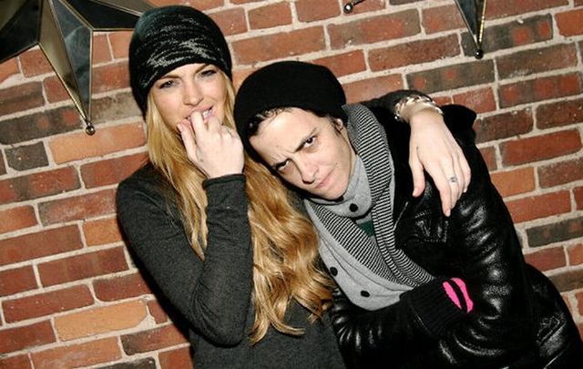 Lindsay Lohan knows how to pose for the pictures (15 pics)