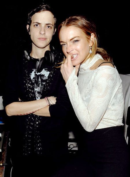 Lindsay Lohan knows how to pose for the pictures (15 pics)