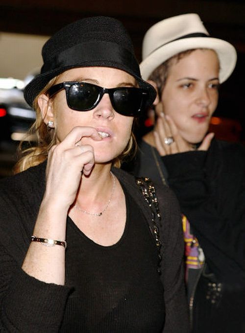 Lindsay Lohan knows how to pose for the pictures (15 pics)