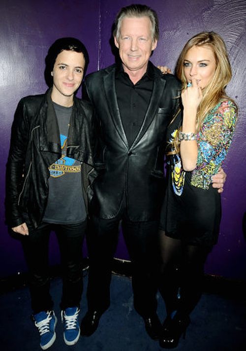 Lindsay Lohan knows how to pose for the pictures (15 pics)