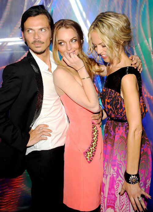 Lindsay Lohan knows how to pose for the pictures (15 pics)