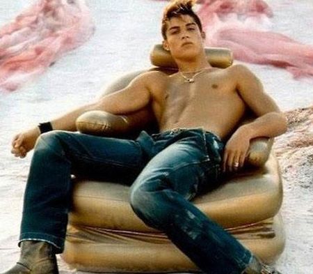 Sexy guys (60 pics)