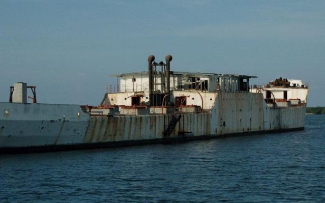 Boats made from concrete (13 pics)