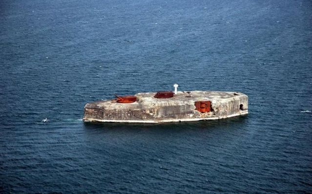 Boats made from concrete (13 pics)