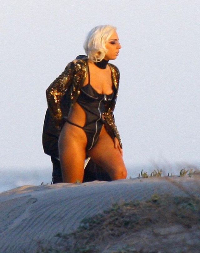 3 Lady Gaga's photoshoot on the beach (13 pics)