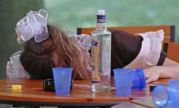 How Russian youth celebrates their graduation day (60 pics)