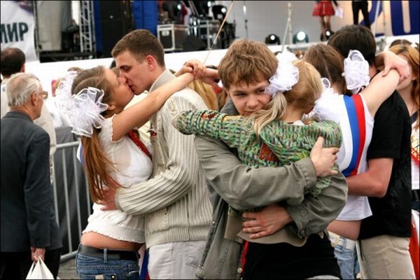How Russian youth celebrates their graduation day (60 pics)