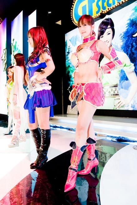 World of Warcraft and girls! (15 pics)