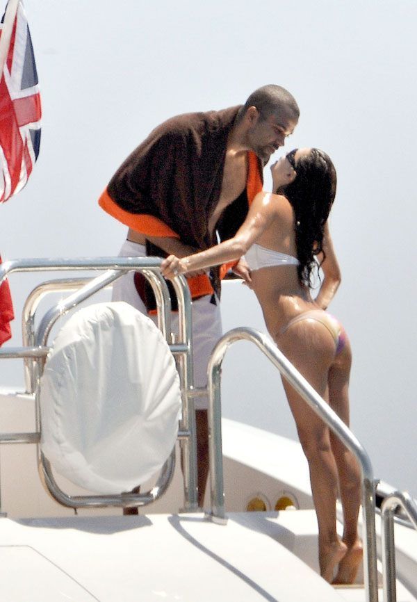 Eva Longoria on her boat (10 pics)
