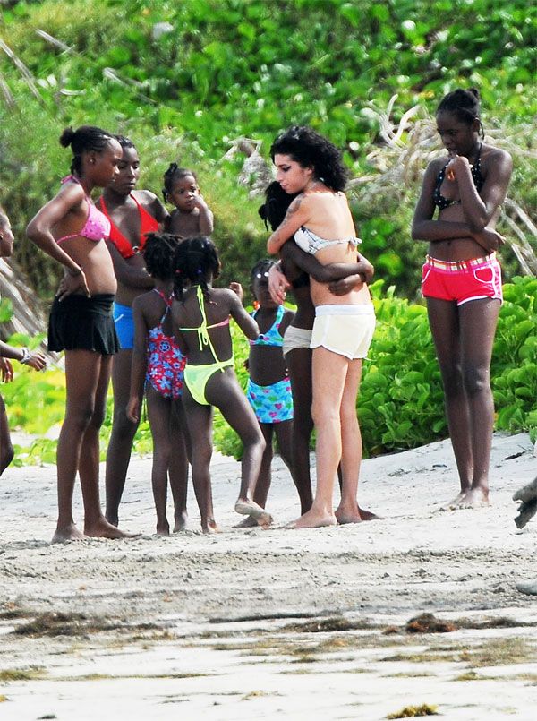 Amy Winehouse and her bikini of the day (12 pics)