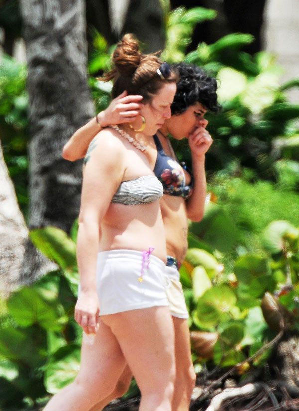 Amy Winehouse and her bikini of the day (12 pics)