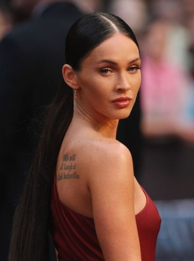 Megan Fox at the Berlin premiere of Transformers 2 (22 pics)