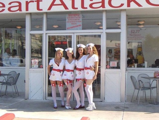 heart attack grill girls. 8 Heart Attack Grill (19 pics)