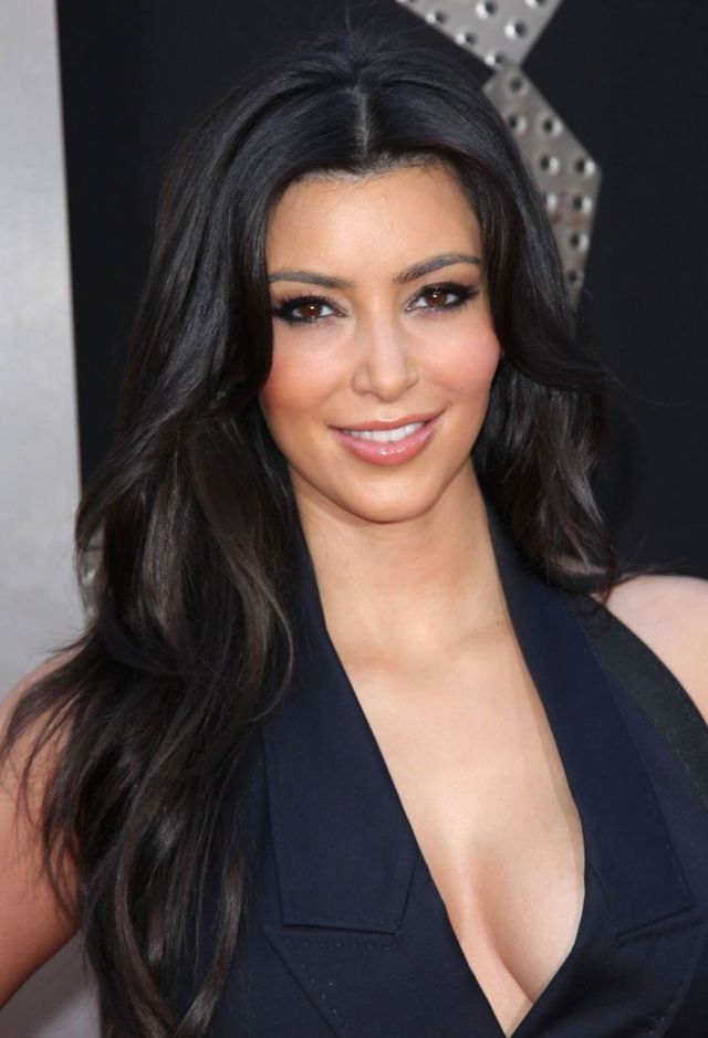 Kim Kardashian at the premiere of Transformers: Revenge of the Fallen (9 pics)