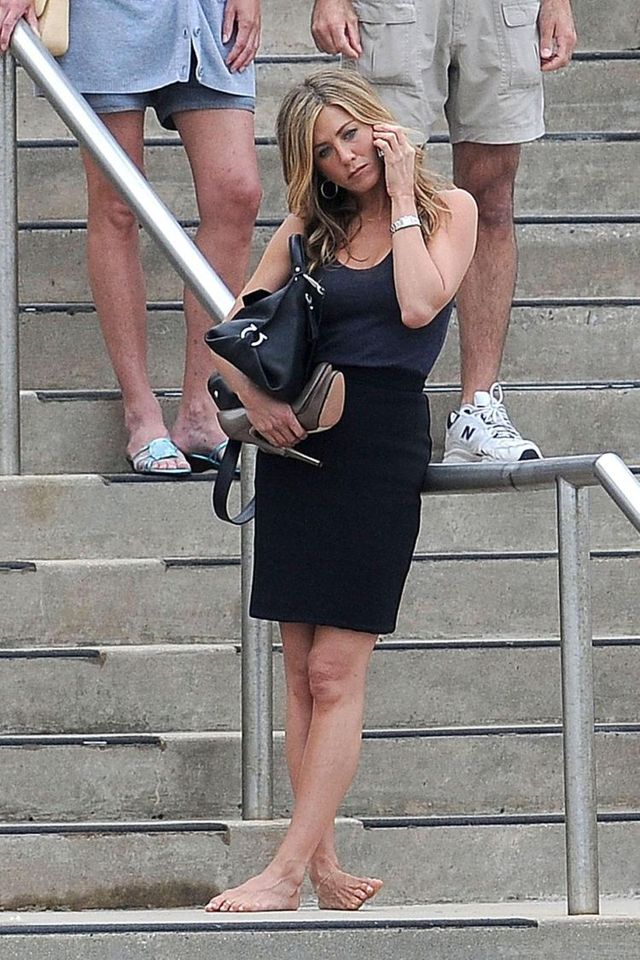 Jennifer Aniston shooting scenes for her new movie “Bounty Hunter” (7 pics)