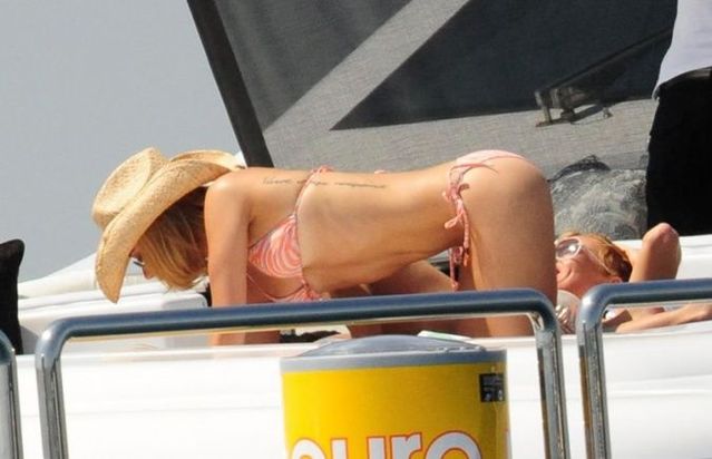 Hayden Panettiere lathering herself in lotion on a boat (15 pics)