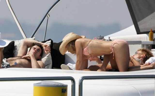 Hayden Panettiere lathering herself in lotion on a boat (15 pics)