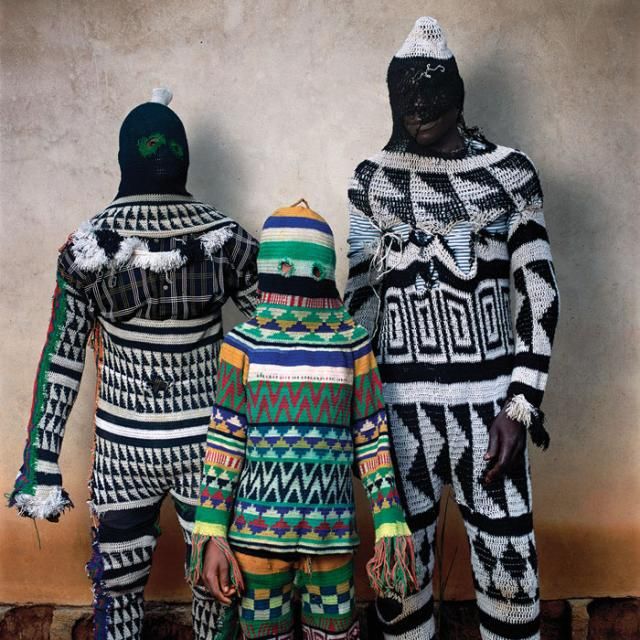 Masquerade costumes in West Africa (10 pics)